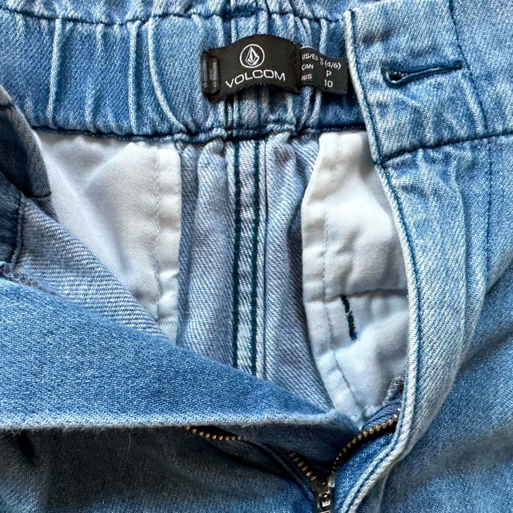 Volcom shorts